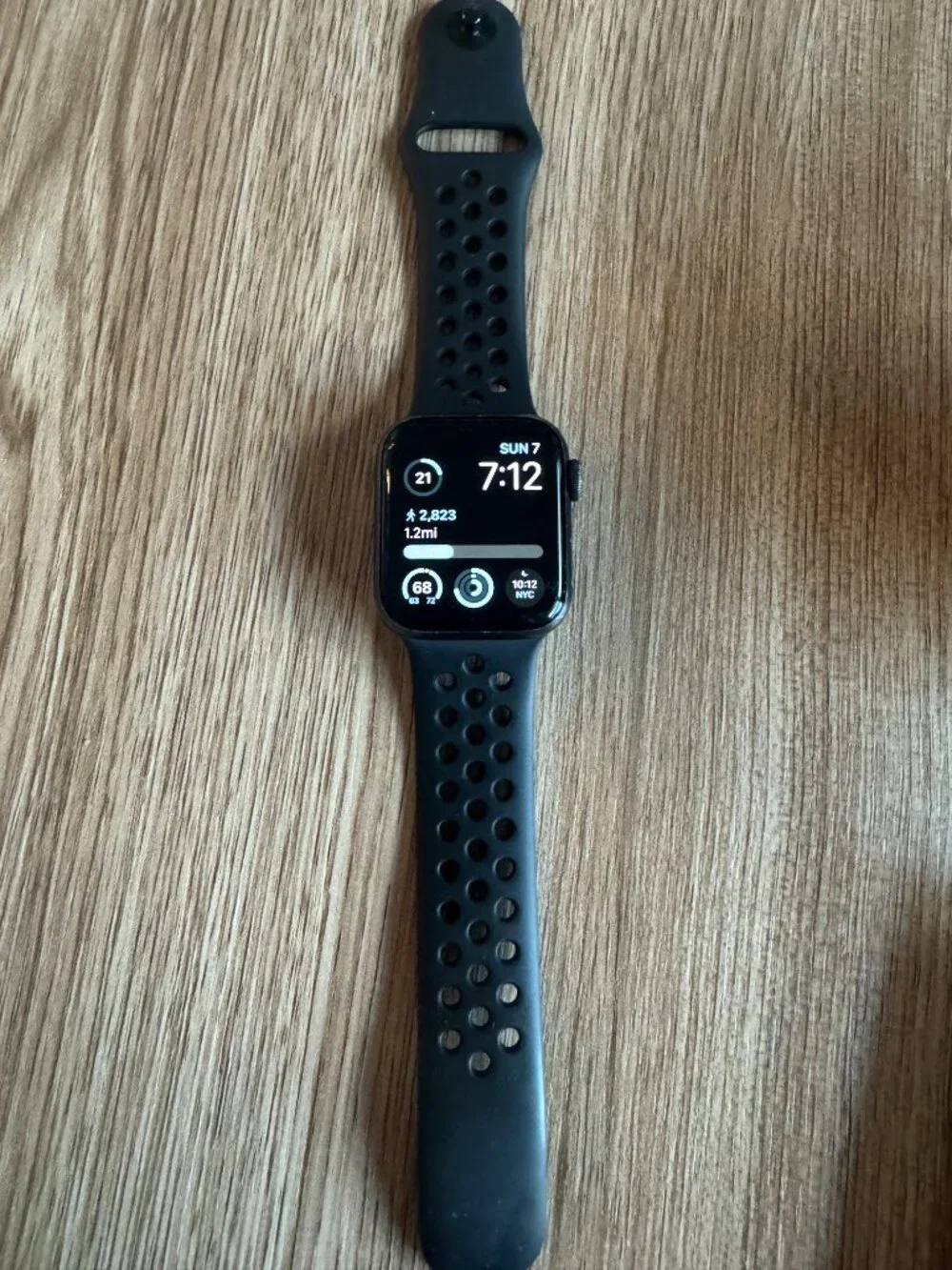 Apple Watch Nike Series 5 GPS, 40mm Space Gray Aluminum Case with Anthracite/Bla